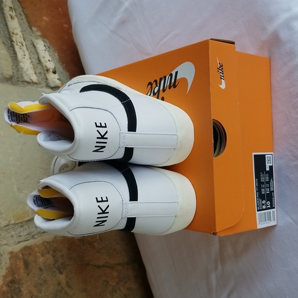 Sneakers - Picture 3 of 3